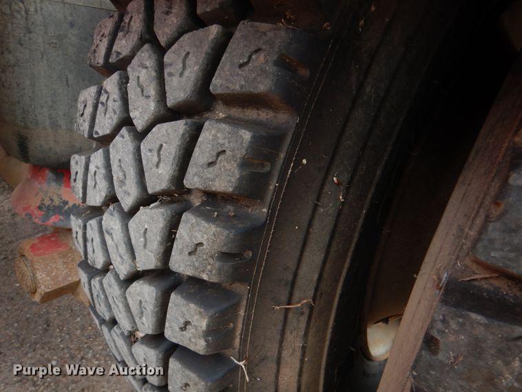 image for item JS9583 2006 Kenworth T800  semi truck