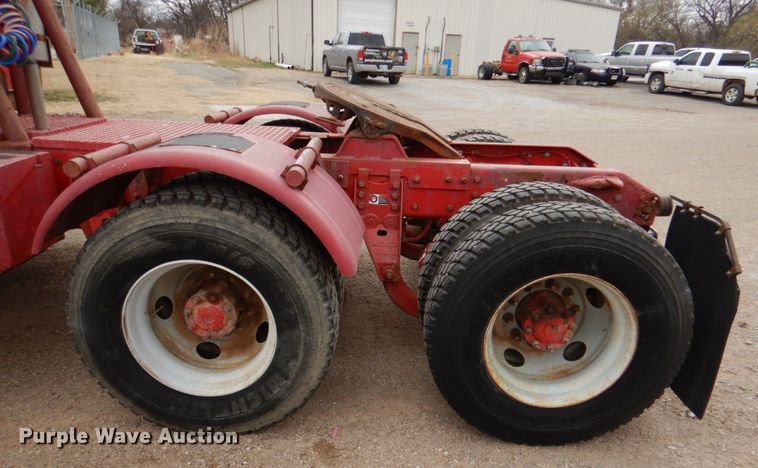 image for item JS9583 2006 Kenworth T800  semi truck