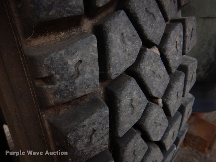 image for item JS9583 2006 Kenworth T800  semi truck