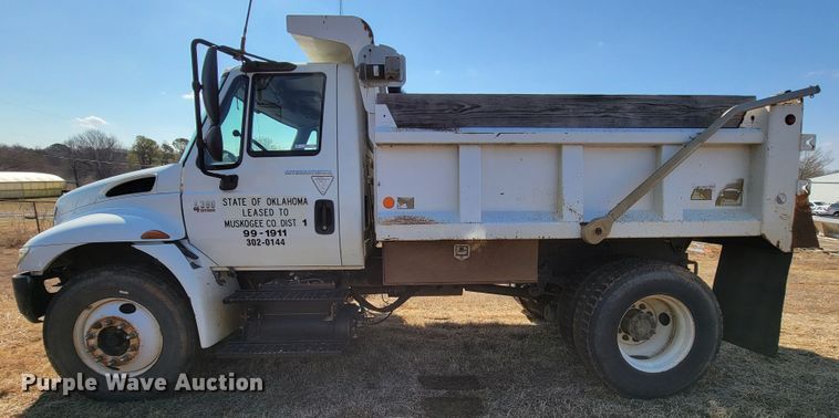 image for item JS9639 2005 International 4300  dump truck
