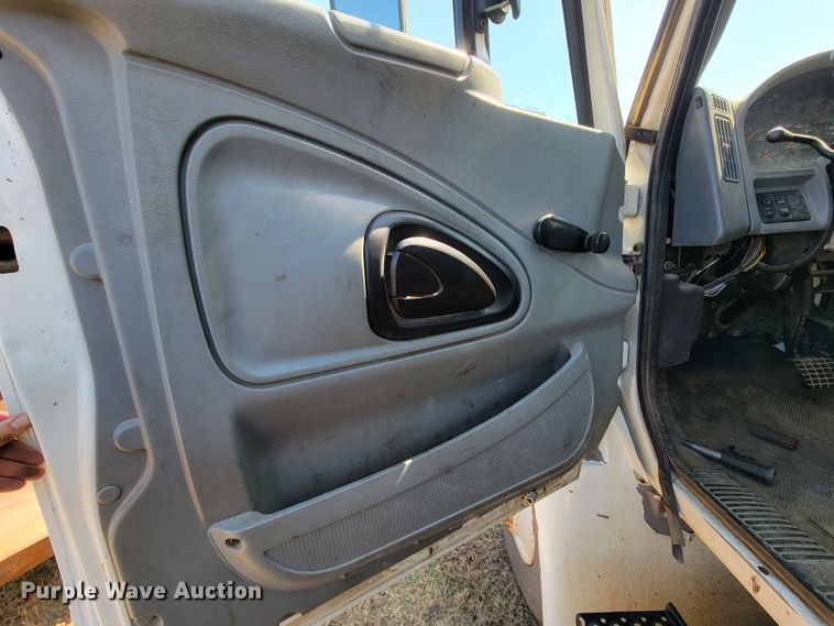 image for item JS9639 2005 International 4300  dump truck