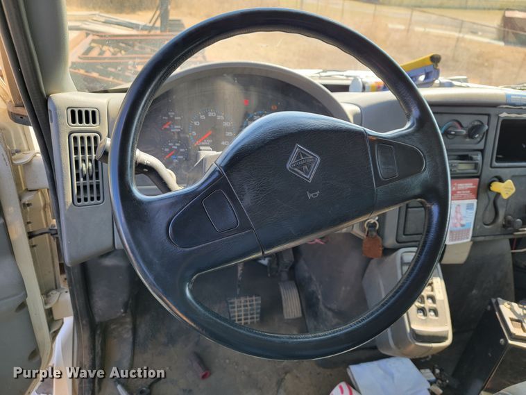 image for item JS9639 2005 International 4300  dump truck