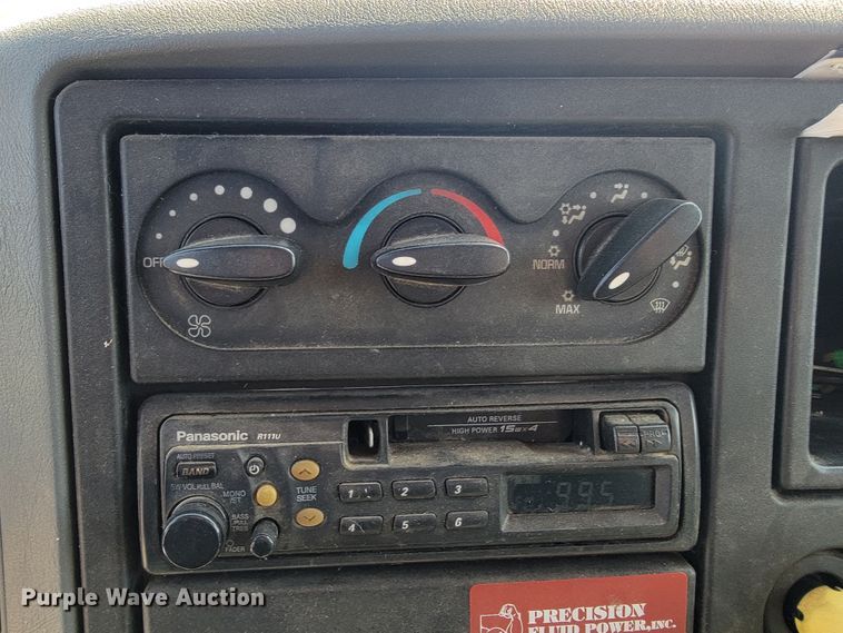 image for item JS9639 2005 International 4300  dump truck