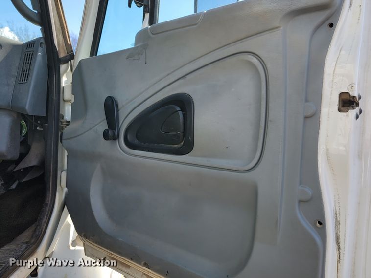 image for item JS9639 2005 International 4300  dump truck