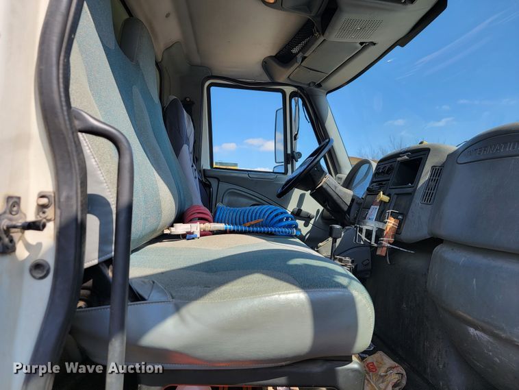 image for item JS9639 2005 International 4300  dump truck