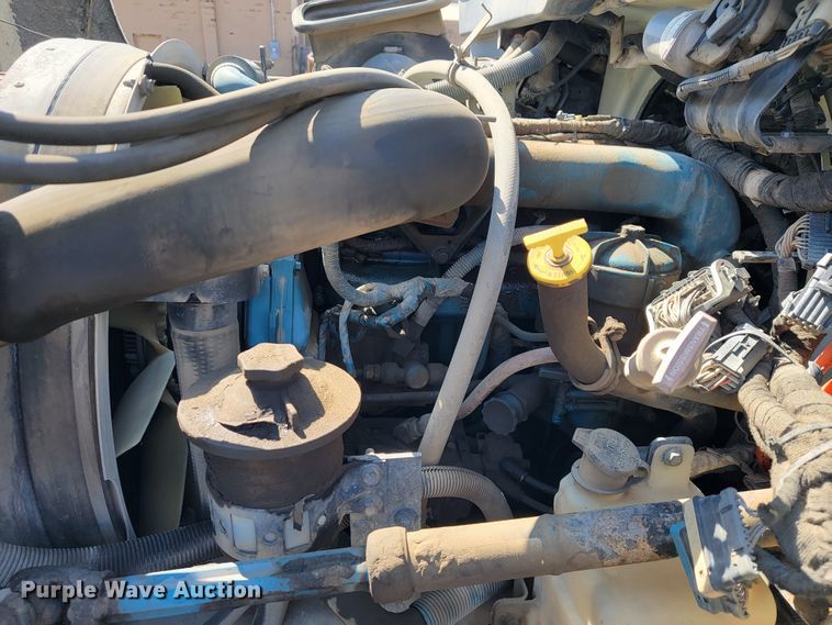 image for item JS9639 2005 International 4300  dump truck