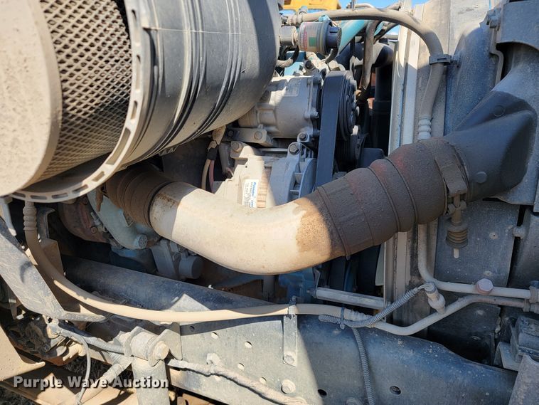 image for item JS9639 2005 International 4300  dump truck