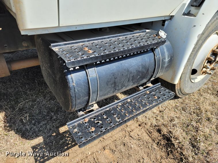 image for item JS9639 2005 International 4300  dump truck