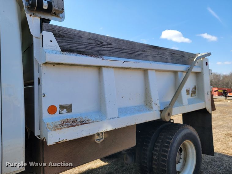 image for item JS9639 2005 International 4300  dump truck