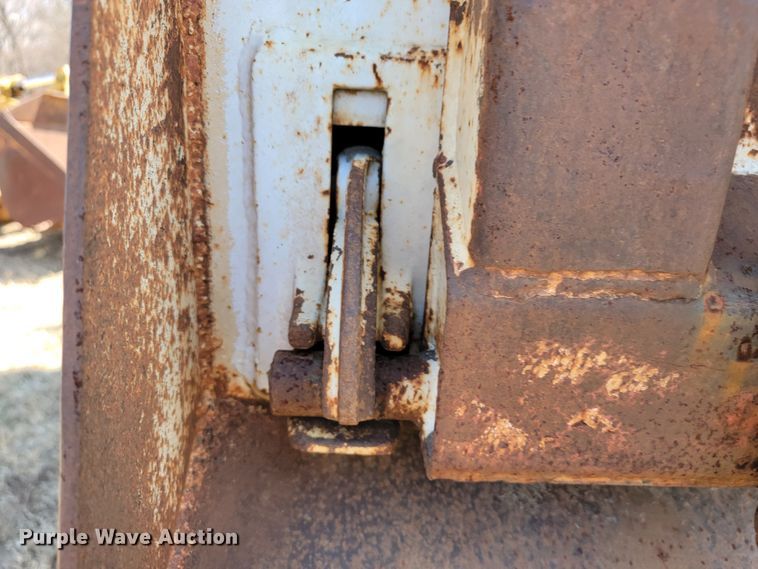 image for item JS9639 2005 International 4300  dump truck