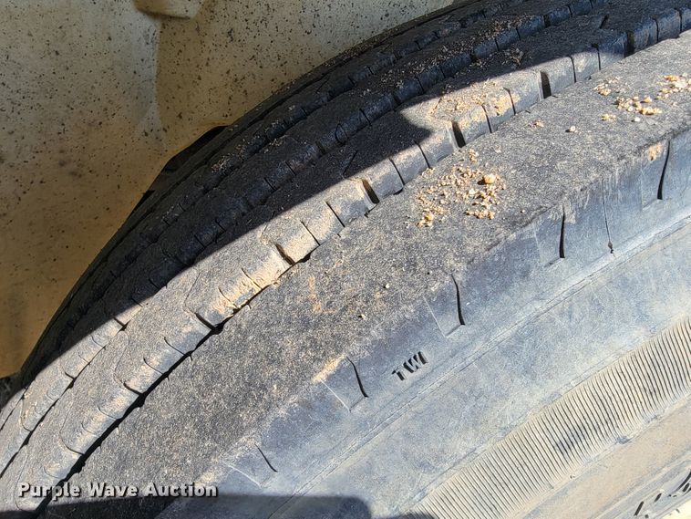 image for item JS9639 2005 International 4300  dump truck