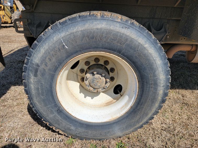 image for item JS9639 2005 International 4300  dump truck