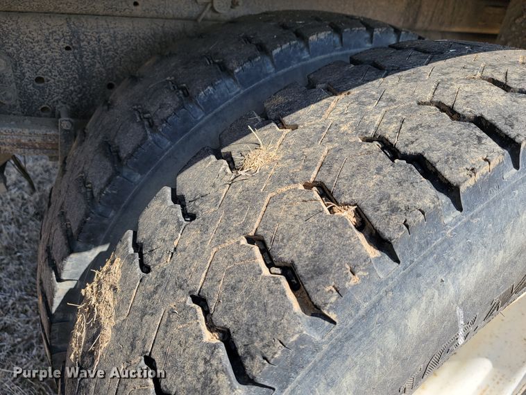 image for item JS9639 2005 International 4300  dump truck