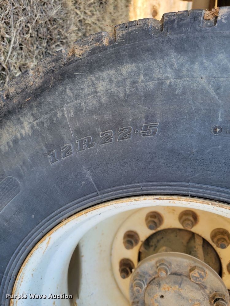 image for item JS9639 2005 International 4300  dump truck