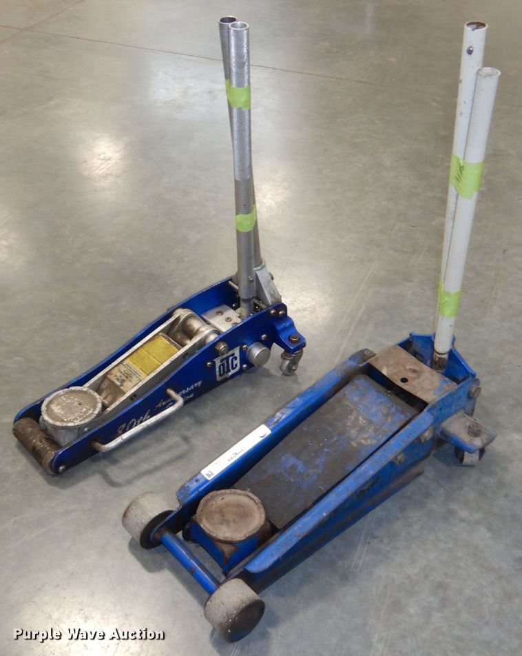 (2) OTC floor jacks in Lincoln, NE Item JY9239 sold Purple Wave