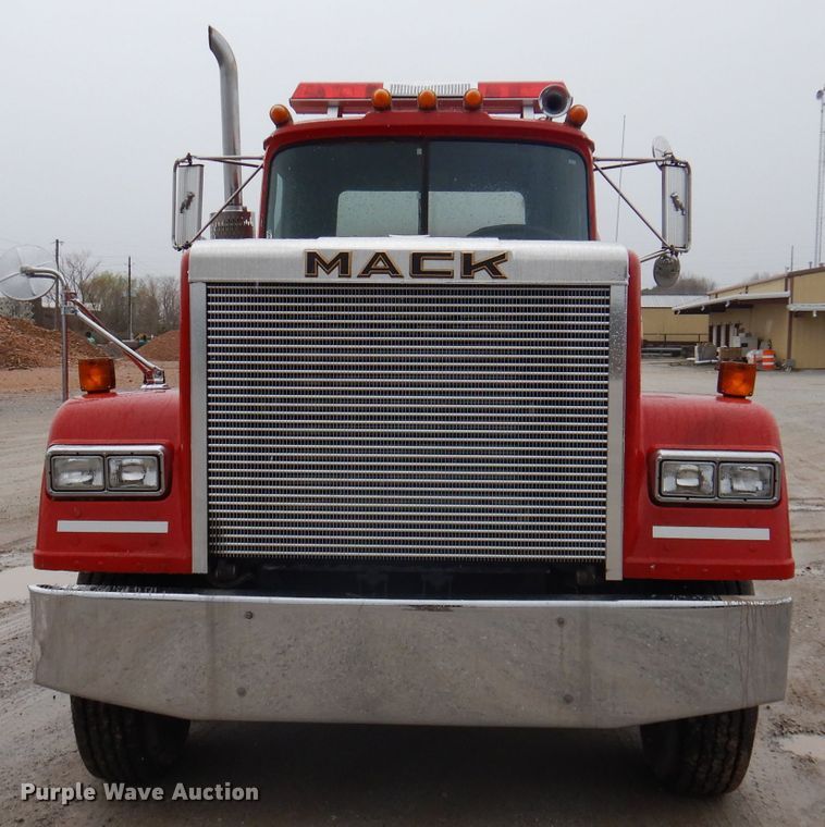 image for item JY9681 1988 Mack RW613  tanker truck