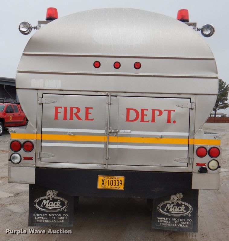 image for item JY9681 1988 Mack RW613  tanker truck