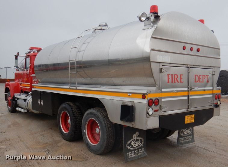 image for item JY9681 1988 Mack RW613  tanker truck