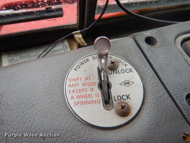 image for item JY9681 1988 Mack RW613  tanker truck