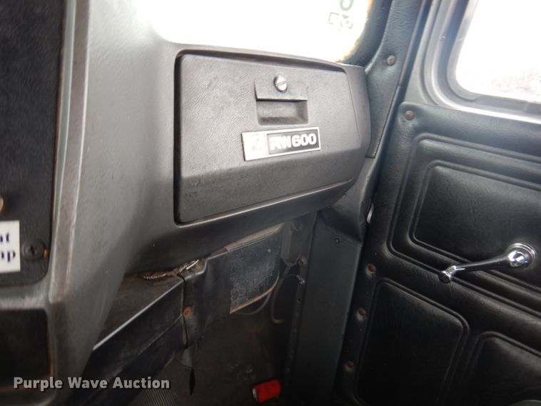 image for item JY9681 1988 Mack RW613  tanker truck