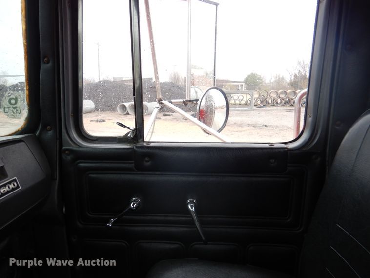 image for item JY9681 1988 Mack RW613  tanker truck