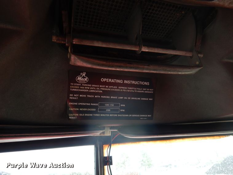 image for item JY9681 1988 Mack RW613  tanker truck