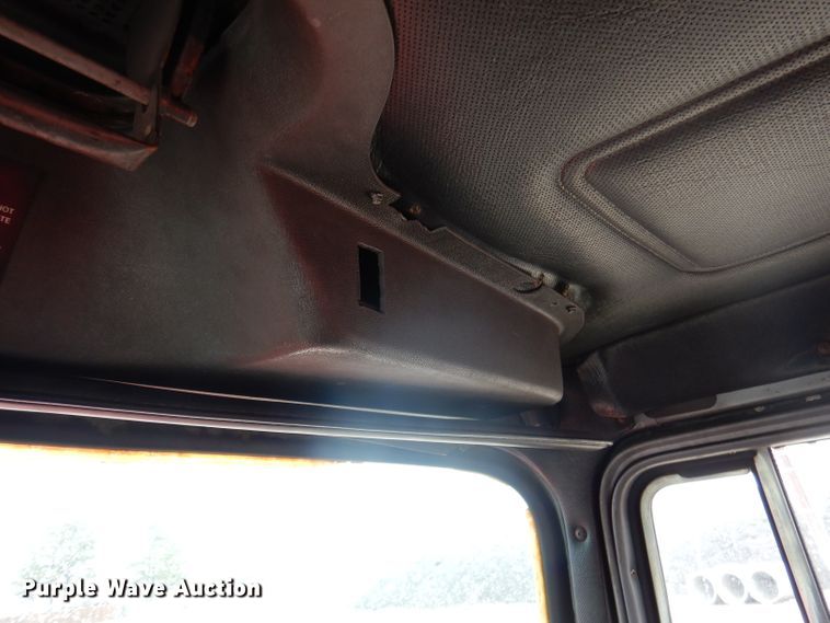 image for item JY9681 1988 Mack RW613  tanker truck