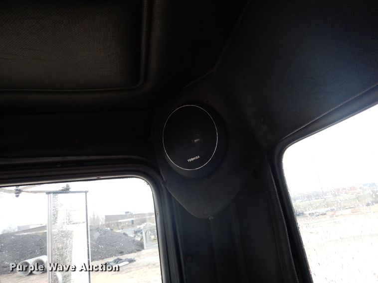 image for item JY9681 1988 Mack RW613  tanker truck