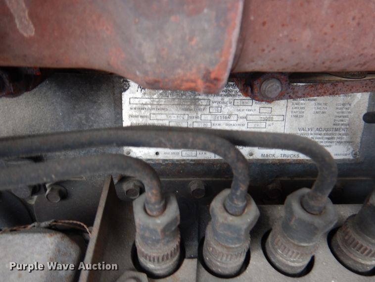 image for item JY9681 1988 Mack RW613  tanker truck