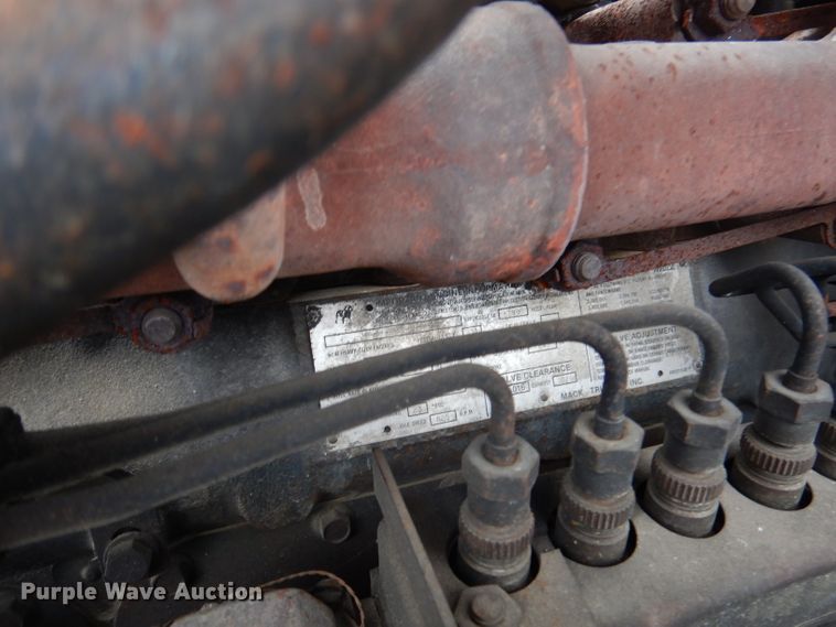 image for item JY9681 1988 Mack RW613  tanker truck