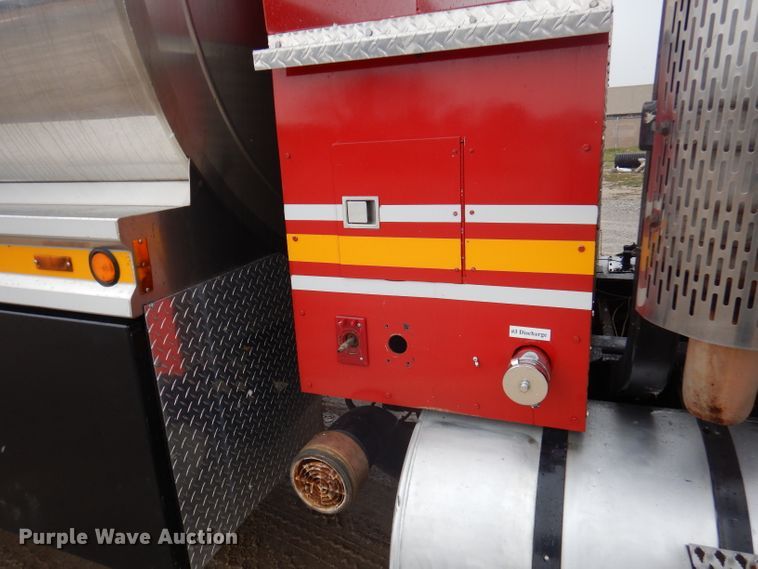 image for item JY9681 1988 Mack RW613  tanker truck