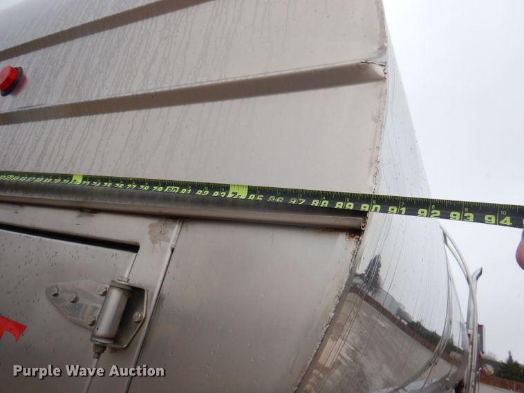 image for item JY9681 1988 Mack RW613  tanker truck