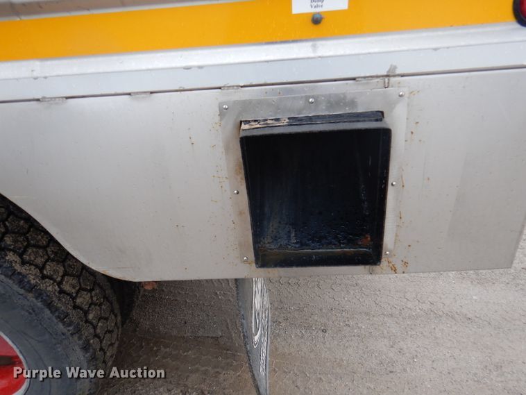 image for item JY9681 1988 Mack RW613  tanker truck