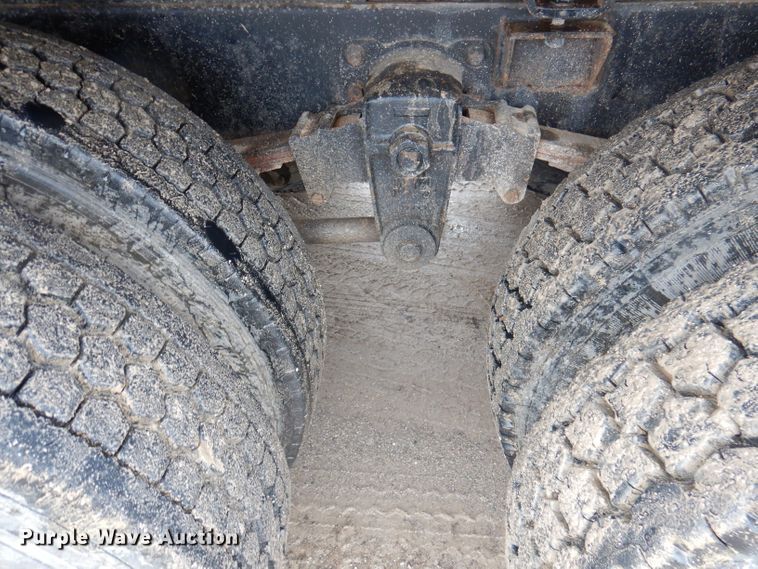 image for item JY9681 1988 Mack RW613  tanker truck