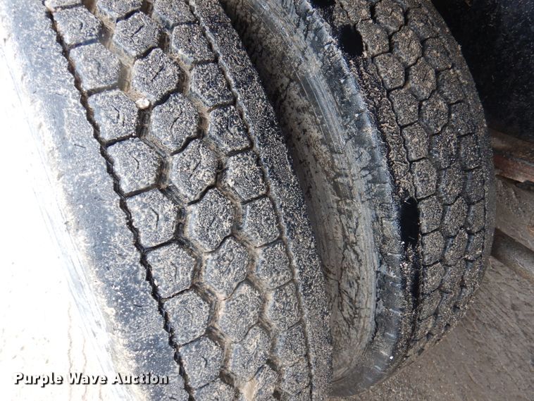 image for item JY9681 1988 Mack RW613  tanker truck