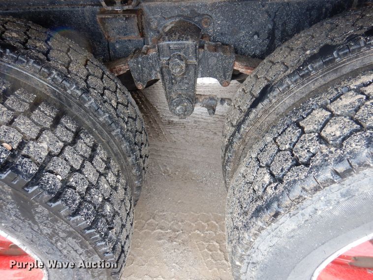 image for item JY9681 1988 Mack RW613  tanker truck