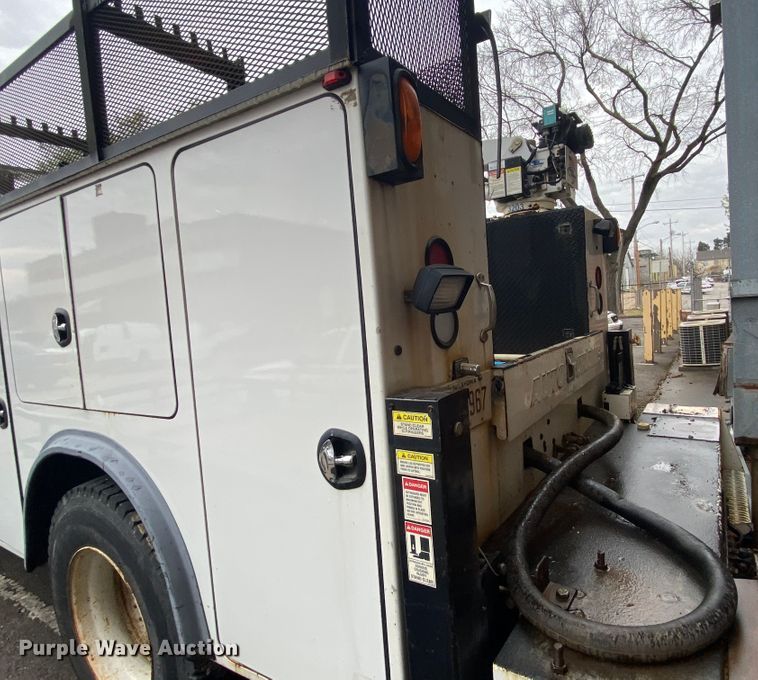 image for item KE9499 2008 International 4400  utility / service truck