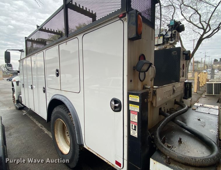 image for item KE9499 2008 International 4400  utility / service truck