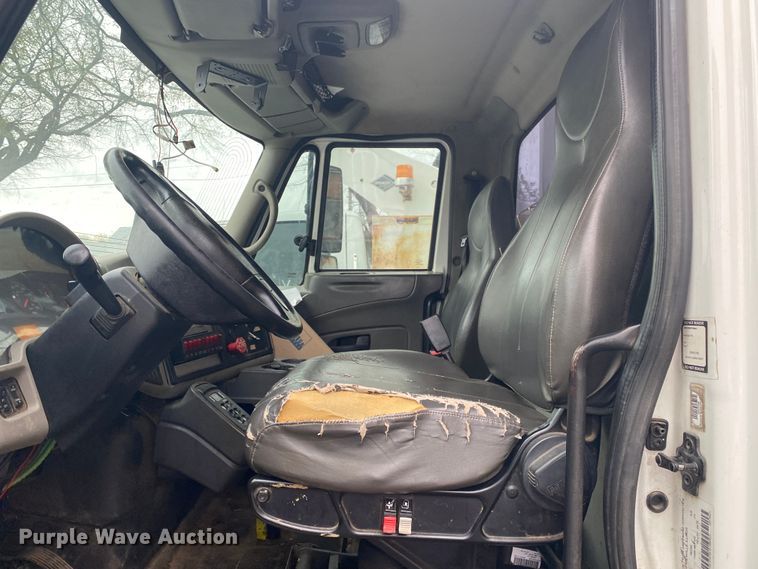 image for item KE9499 2008 International 4400  utility / service truck