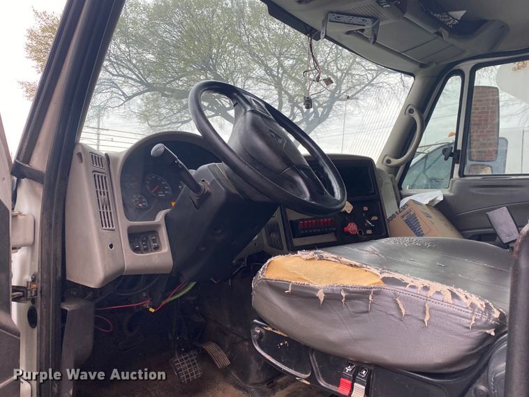 image for item KE9499 2008 International 4400  utility / service truck