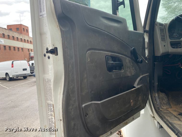 image for item KE9499 2008 International 4400  utility / service truck