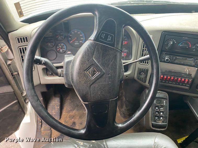 image for item KE9499 2008 International 4400  utility / service truck