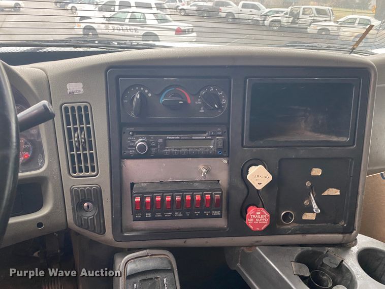 image for item KE9499 2008 International 4400  utility / service truck