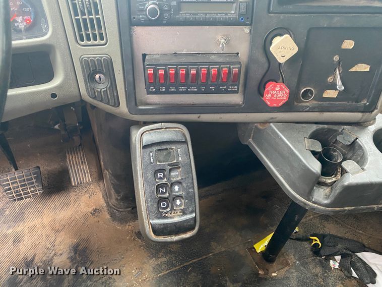 image for item KE9499 2008 International 4400  utility / service truck