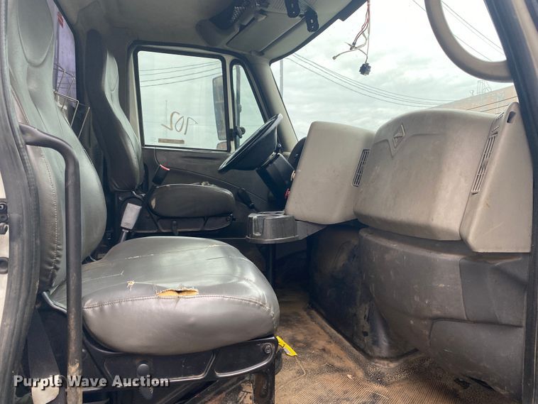 image for item KE9499 2008 International 4400  utility / service truck