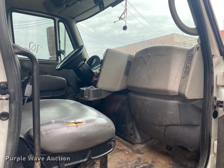 image for item KE9499 2008 International 4400  utility / service truck