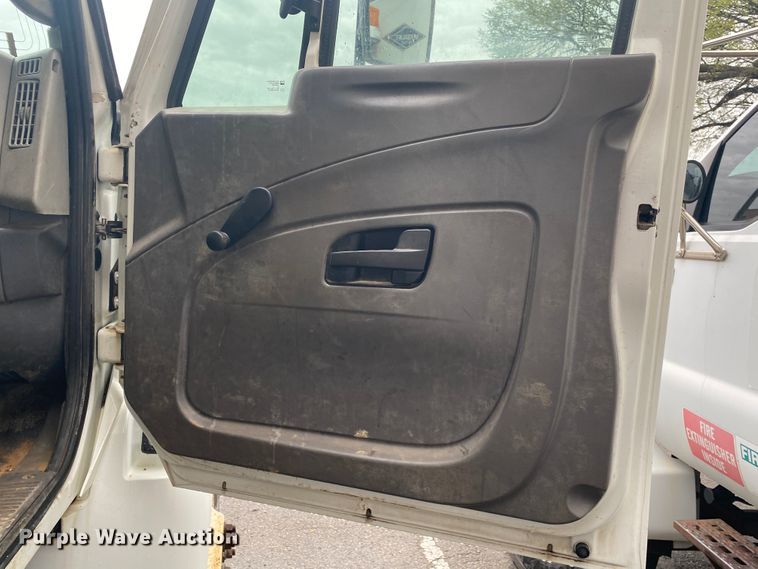 image for item KE9499 2008 International 4400  utility / service truck