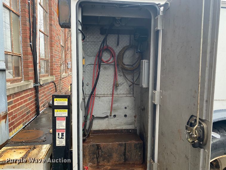 image for item KE9499 2008 International 4400  utility / service truck