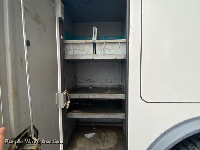 image for item KE9499 2008 International 4400  utility / service truck