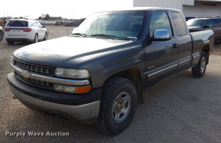 image for item KJ9533 2002 Chevrolet Silverado 1500  Ext. Cab pickup truck